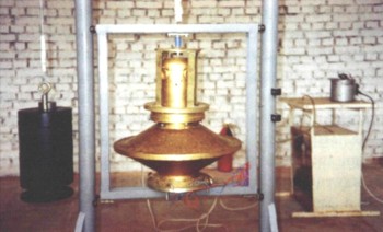Макет гравитационного двигателя С.М. Полякова на экспериментальном стенде