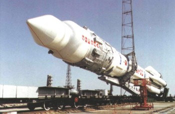 Установка ракеты-носителя Протон